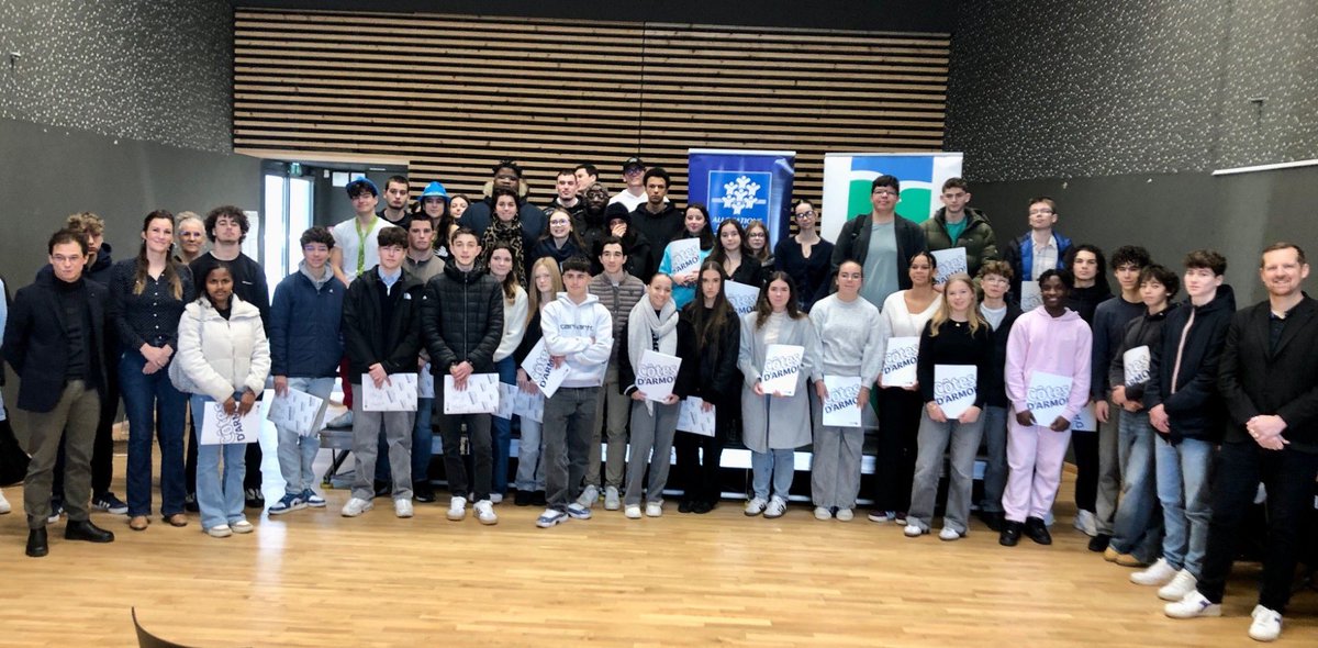 Lisa_Thomas3's tweet photo. 👏 PASS ENGAGEMENT 

1er versement pass #engagement pour les 52 jeunes de @StBrieucAgglo - Merci à l’association Le Cercle pour l’accueil

@LudovicGouyette , @nicolasnguyent1  et Carole CRESTEY-HONORE 
@cotesdarmor22  
@Caf22 https://t.co/GR2HSxnUhz