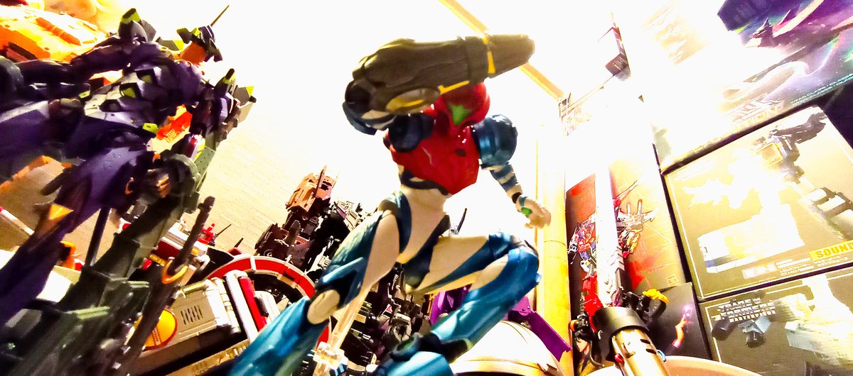 Got Dread Samus! The E.M.M.I. Figma will also arrive soon so they'll look good posed together.