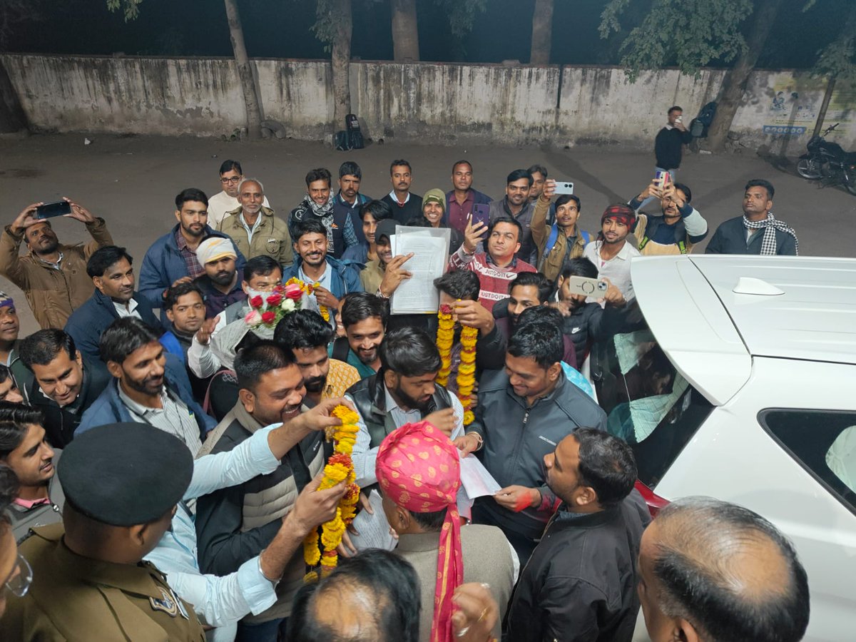 GajendraKhimsar's tweet photo. स्वास्थ्य सेवाओं का निरंतर उत्थान
आयुष्मान भारत, आयुष्मान राजस्थान

चिकित्सा तंत्र को सुदृढ़ करने की ओर तीव्र गति से अग्रसर है डबल इंजन की भाजपा स��कार..!

हमारी सरकार के चिकित्सा एवं स्वास्थ्य विभाग ने नर्सिंग ऑफिसर के परिणाम घोषित कर दिए है। माननीय मुख्यमंत्री श्री भजनलाल शर्मा जी के नेतृत्व में चिकित्सा विभाग द्वारा रिक्त पदों पर भर्ती प्रक्रिया को गति दी गई है।

@BhajanlalBjp
