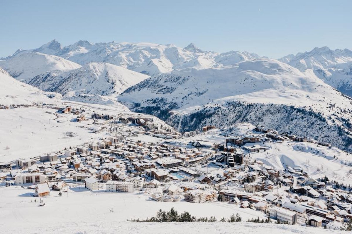 SeeAlpedHuez's tweet photo. December is here, the snow is here and another winter ski season is getting underway here, so why not check out what's going on in December in Alpe d'Huez...https://t.co/amtXyRBLlA

#seealpedhuez #skiholiday #alpedhuez #skialpedhuez https://t.co/L9JcesPTT8