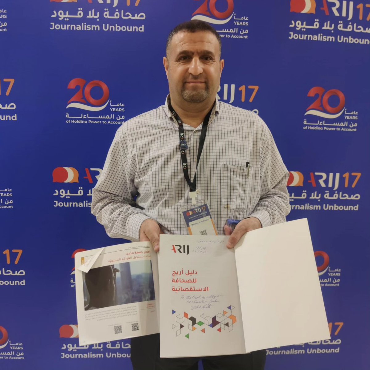 SouraPlatform's tweet photo. كل الشكر والتقدير لشبكة أريج"اعلاميون من اجل صحافة استقصائية عربية  ممثلا بالاعلامية صفاء،الرمحي والمديرة العامة روان الضامن على إهدائهم نسخة من كتاب "_دليل أريج  للصحافة الاستقصائية " لمارك هنتر خلال ملتقى اريج المنعقد بالبحر الميت الاردن
#منصة_سرى #arij24 
@ARIJNetwork https://t.co/FKKkTQRY4D