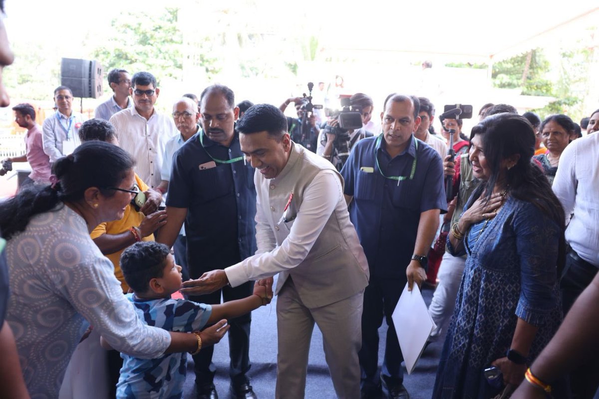 DrPramodPSawant's tweet image. Inaugurated the Goa Saras Exhibition &amp;amp; Sale of Handicrafts &amp;amp; Food at Ravindra Bhavan, Margao, in the esteemed presence of Social Welfare Minister Shri @SubhashGoa, MLA Shri @UlhasTuenkar and other dignitaries.

Goa Saras serves as a remarkable platform celebrating and empowering…
