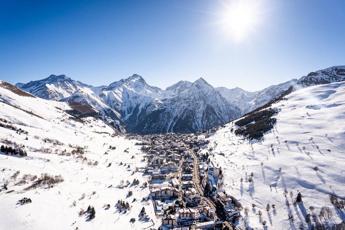 See2Alpes's tweet photo. December is here, the snow is here and another winter ski season is getting underway, so why not check out what's going on in December in Les 2Alpes - https://t.co/Kd8HxHtZL7

#see2alpes #seelesdeuxalpes #2alpes #deuxalpes #lesdeuxalpes #ski2alpes https://t.co/bq50naBpob
