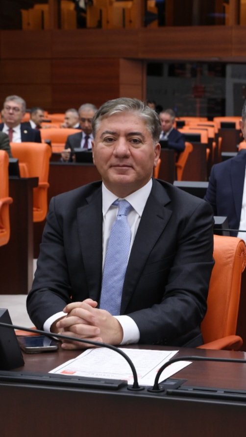 muratemir_dr's tweet photo. TBMM Genel Kurul bütçe görüşmelerine bugün başlıyoruz. Cumhuriyet Halk Partisi olarak Genel Başkanımız Sn. Özgür Özel, Milletvekili arkadaşlarımız ve partimizin Genel Başkan Yardımcıları ile birlikte halkımızın çıkarlarını korumak için tam kadro yerimizi aldık.

📊 Düşürülemeyen enflasyon
📈 ⁠Artan fiyatlar
💰 ⁠Yandaşa akıtılan kaynaklar
⚠️ ⁠Yolsuzluk ve yoksulluğun hesabını sormak;
⛑️ ⁠Geçinemeyen, işçi, emekli ve memur
🇹🇷 ⁠Hakkı verilmeyen tüm yurttaşlarımızın hakkını korumak ve kaynakların adil kullanılmasını sağlamak için kararlılıkla mücadele edeceğiz.