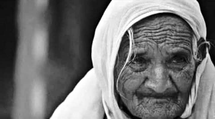 اب  میرے  سائے  سے  ڈرتے  ہیں 🖤
دوڑ کر خود میری آغوش میں آنے والے
#Mother