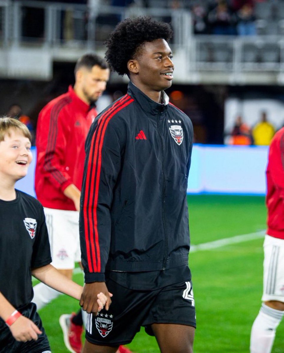 TalkBournemouth's tweet photo. Bournemouth have agreed a deal in principle with D.C. United to sign USYNT center back Matai Akinmboni.

Deal around $2.5m + sell-on clause for the 18-year-old, sources say.
[@tombogert 🥇] #AFCB https://t.co/rl7TfL9oIY