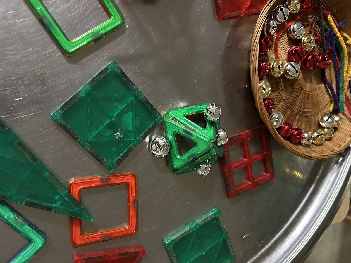 MrsGriffiths7's tweet photo. Added bells and pipe cleaners with magnetic tiles to my wonderful mirror tray! Loved seeing their little creations! 🎄🎅🏻🔔#eyfs .#magents #christmas https://t.co/Q7VMwkUxXu