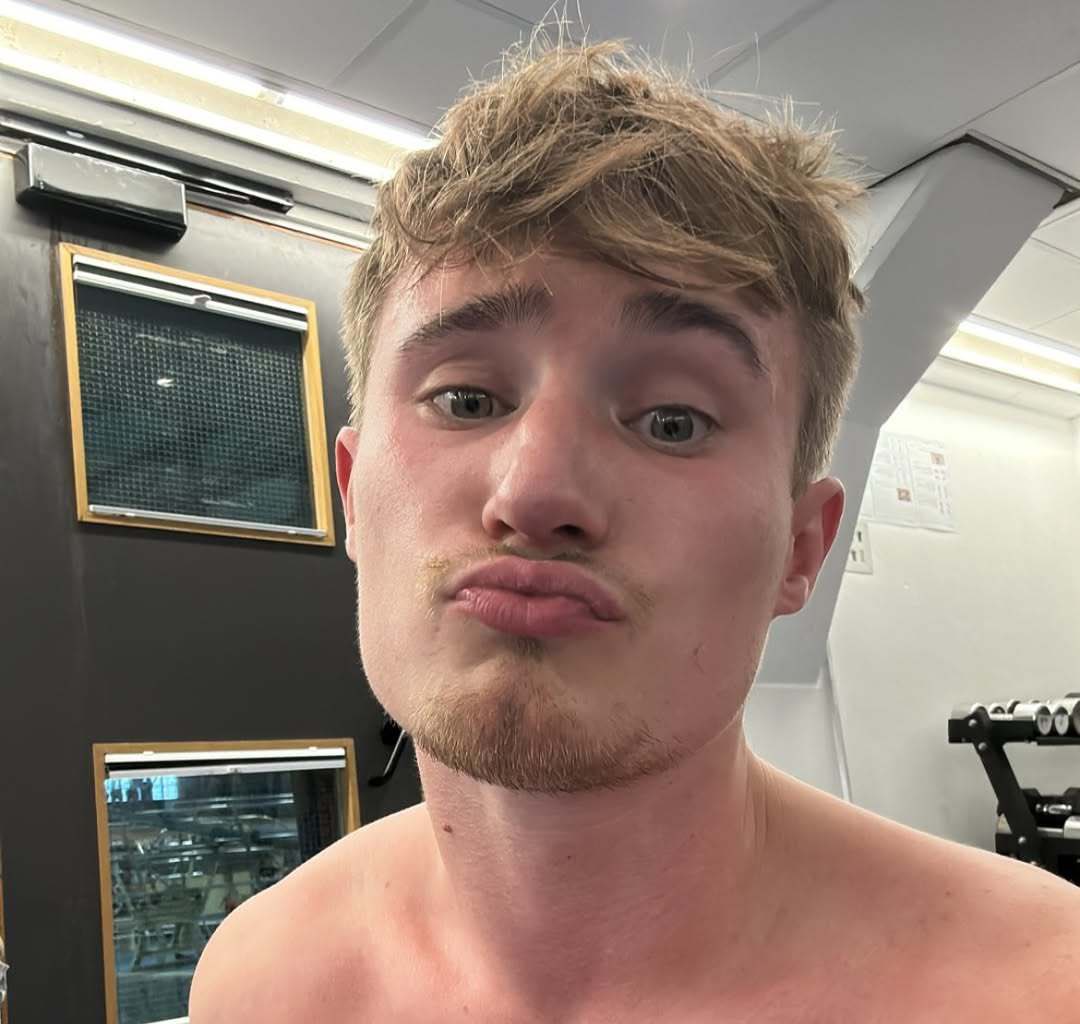 Fit Famous Males tweet media