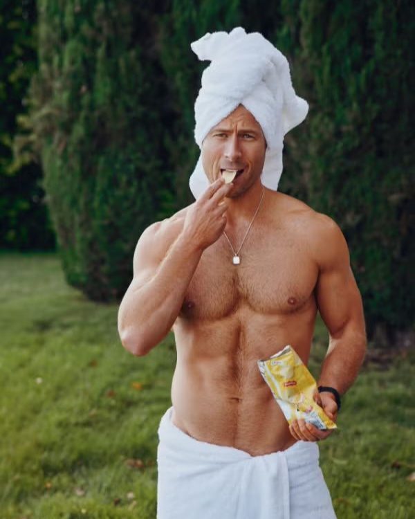 Cosmopolitan's tweet photo. THAT'S GOLDEN GLOBE NOMINEE GLEN POWELL TO YOU!!! https://t.co/NzJE0pQQYI