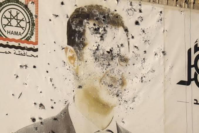 🔴 بشار الأسد سقط.. بس هل سوريا اتحررت فعلًا؟!

شوف يا سيدي.. عشان تفهم اللي بيحصل دلوقتي في سوريا، لازم ترجع بالزمن لورا شوية، وتركز في اللي بيحصل في الشرق الأوسط بقاله سنة وشهرين تقريبًا.. 👇