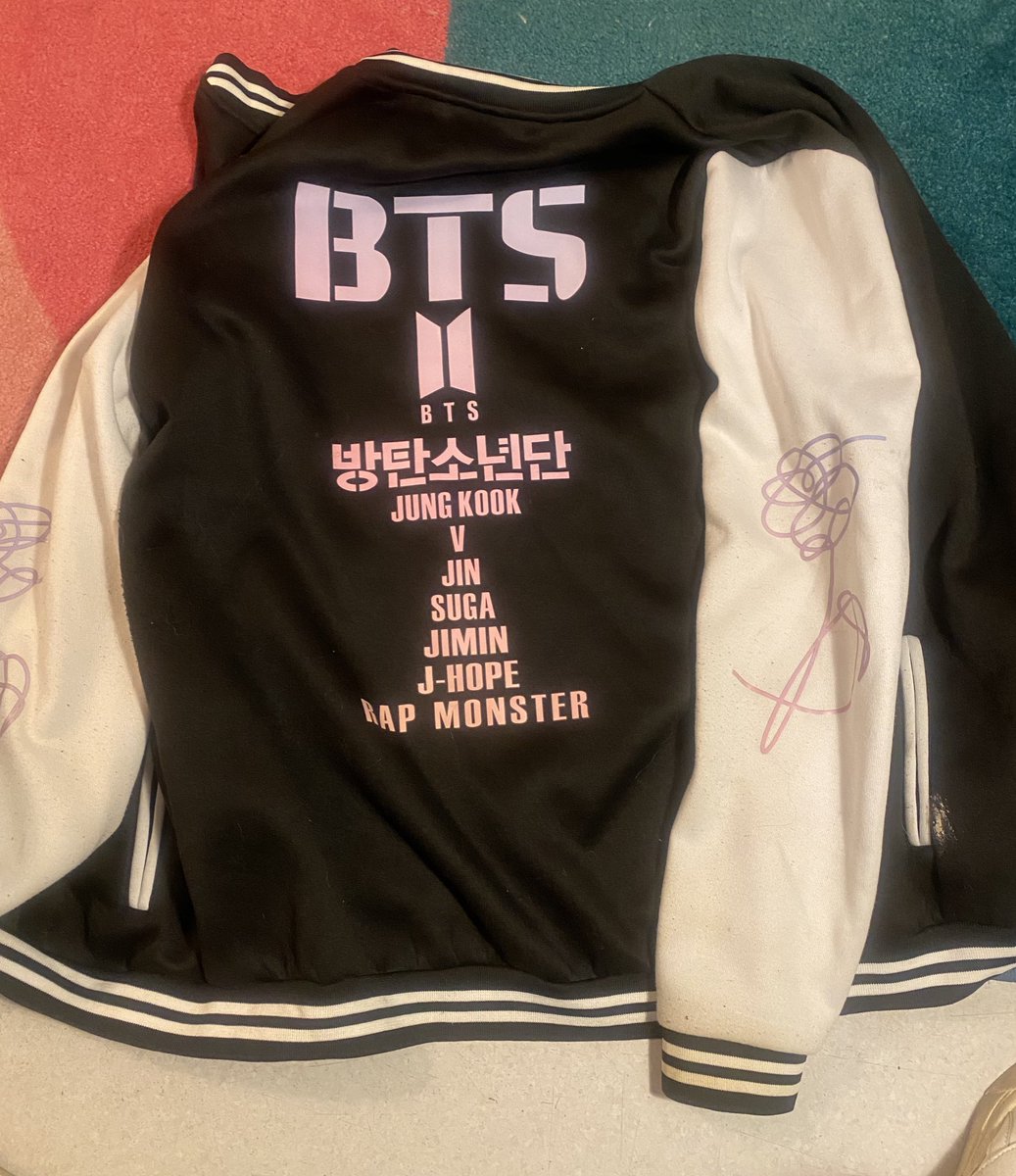 j7min_'s tweet photo. my coworker told me she left something BTS related in my office this weekend, after I posted a jin pic on my insta story… I get to work today and it’s a love yourself era bomber jacket ??!!! BRO https://t.co/QWmkd66ZMM