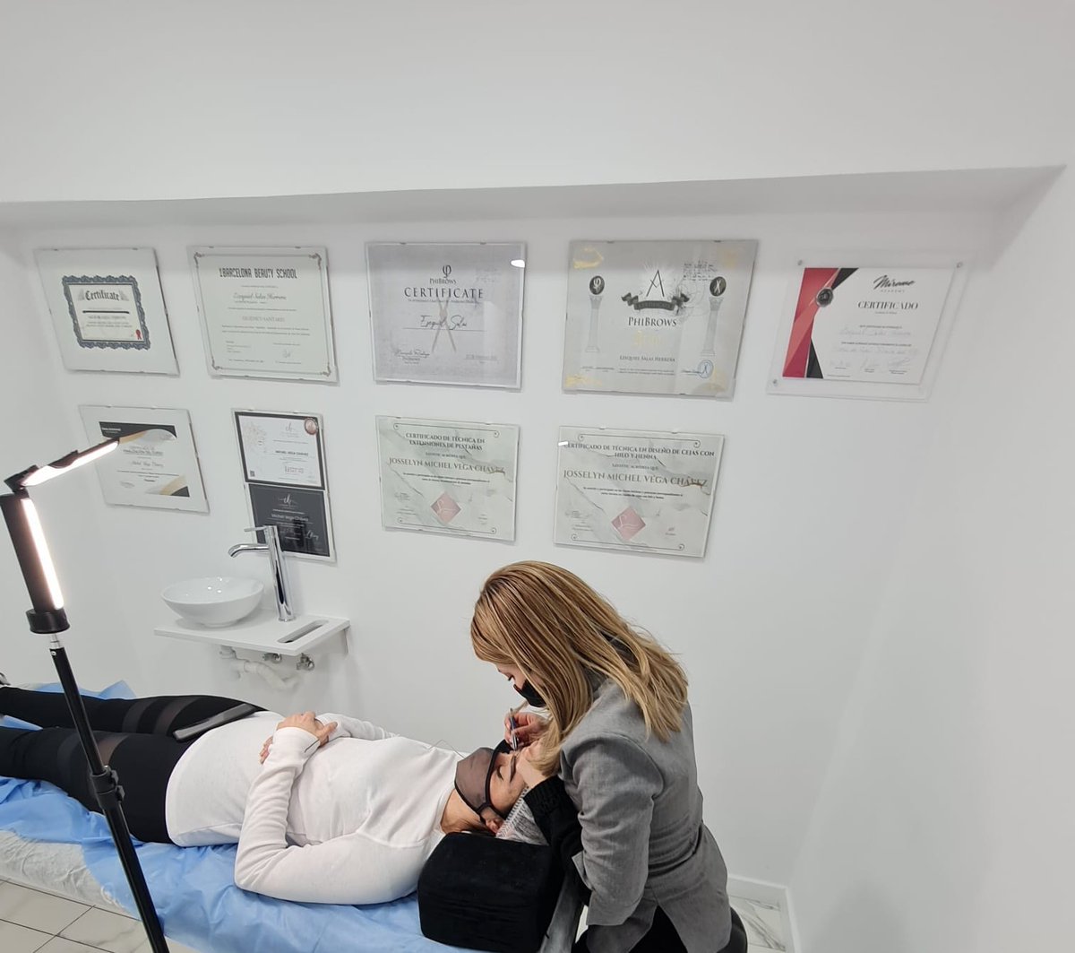 ➡️Formación 11-01-2025  

Aprende el paso a paso de la técnica más innovadora que eleva tu mirada a la máxima potencia, conoce todas las herramientas necesarias y productos utilizados.

📲644 45 56 57 
IG @bonjourmadamebarcelona