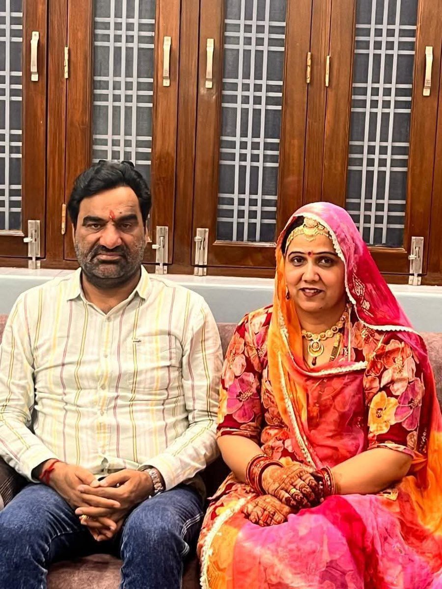 gyanudayajnvu's tweet image. नागौर सांसद श्री हनुमान जी बेनीवाल एवं उनकी धर्मपत्नी श्रीमती कनिका जी बेनीवाल को वैवाहिक वर्षगांठ की हार्दिक‌ बधाई एवं शुभकामनाएँ।
@hanumanbeniwal @kanikabeniwal51
