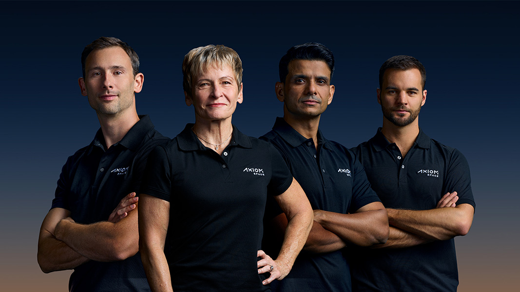 Axiom_Space's tweet photo. Photo Day 📸
Meet the assigned crew of the #Ax4 mission.

🇺🇸 Commander Peggy Whitson
🇮🇳 Mission Pilot Shubhanshu Shukla of India
🇵🇱 Mission Specialist Sławosz Uznański of ESA/Poland
🇭🇺Mission Specialist Tibor Kapu of Hungary https://t.co/dJENvb24QZ