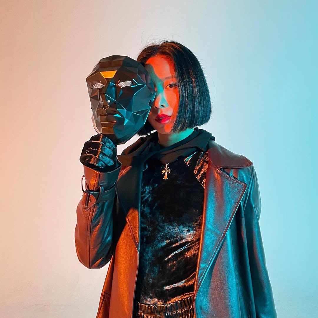 even1mill's tweet image. 오겜2 퍼포 보니까 생각나는..
프론트맨 리아킴… 
🤤🤤🖤🖤🖤