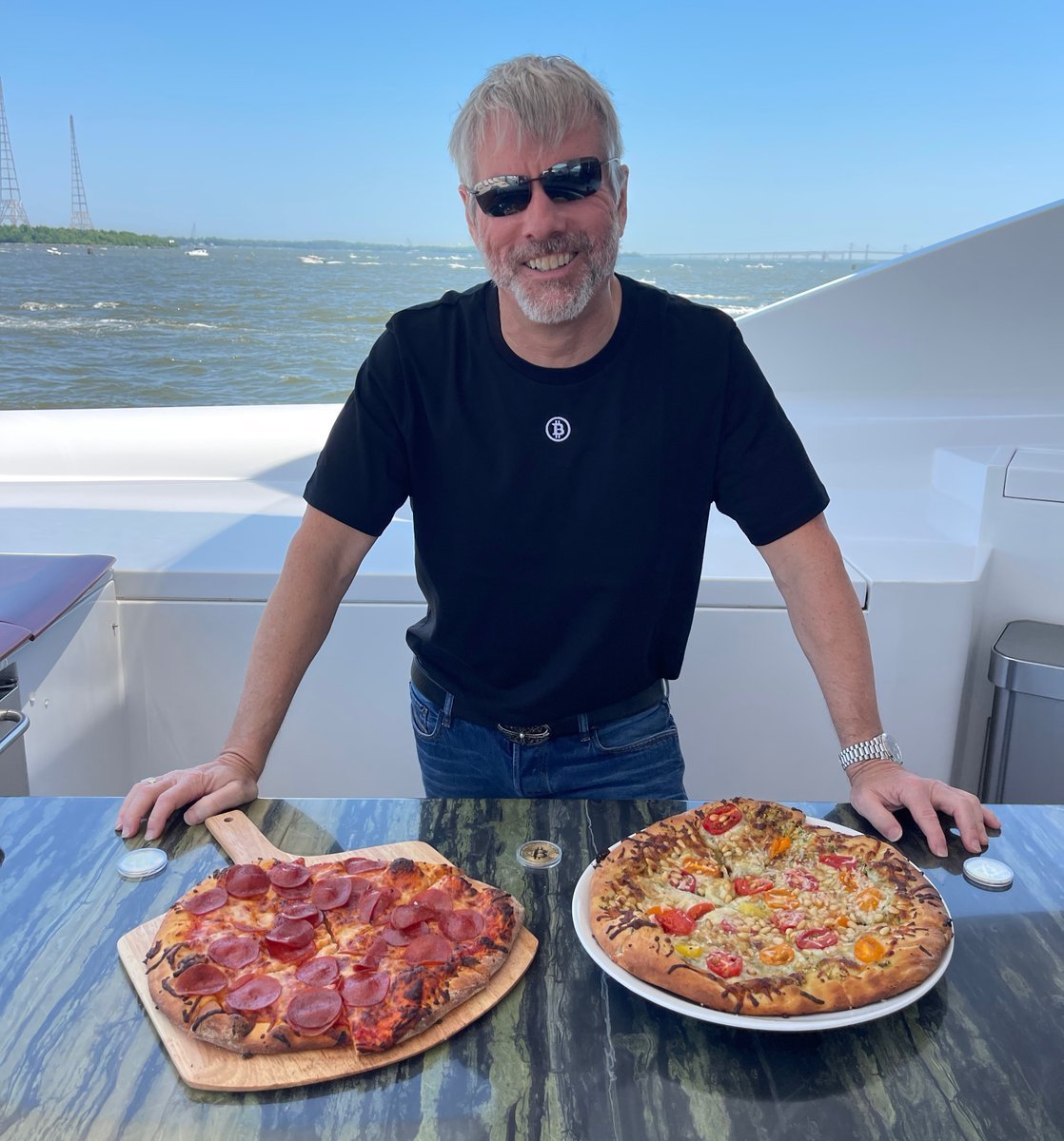 AtomicWallet's tweet photo. @WatcherGuru he wants to get 3 pizzas next year https://t.co/8h3zG5Vr97