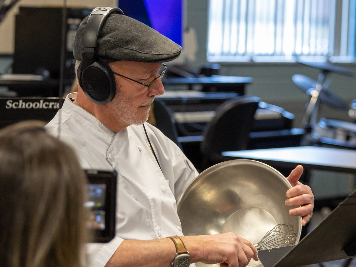schoolcraftnow's tweet photo. Lights, camera, action! 🎥 Schoolcraft College’s culinary arts is playing a major role in “Detroit: The City of Chefs,” a documentary on the region’s culinary scene. Read more here: https://t.co/AyetAWbt4d #CulinaryArts #DetroitChefs #SchoolcraftCollege https://t.co/Rup5Doczaa
