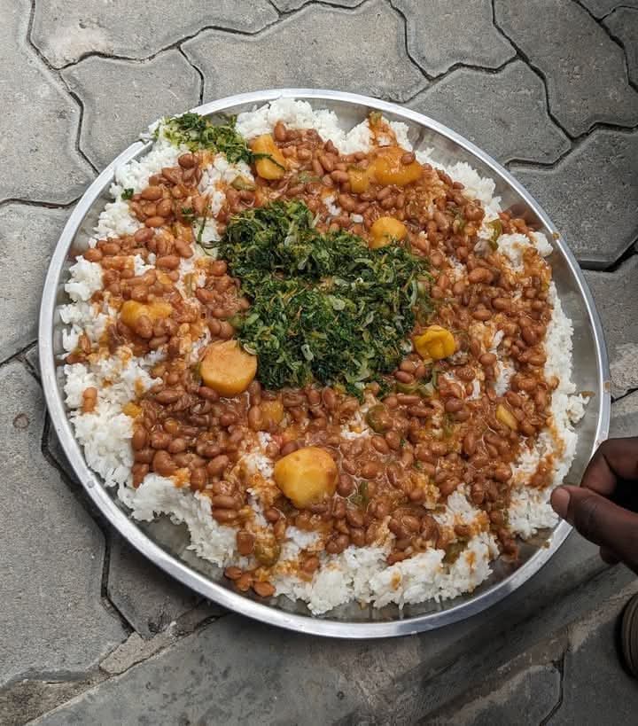 athanas_pius's tweet photo. Upate na Chai ya Rangi Nyenye Sukari Nyingi, Afu Nje Kuwe na Mvua Kali Sana 😀🔥 https://t.co/nvniuKd7Di