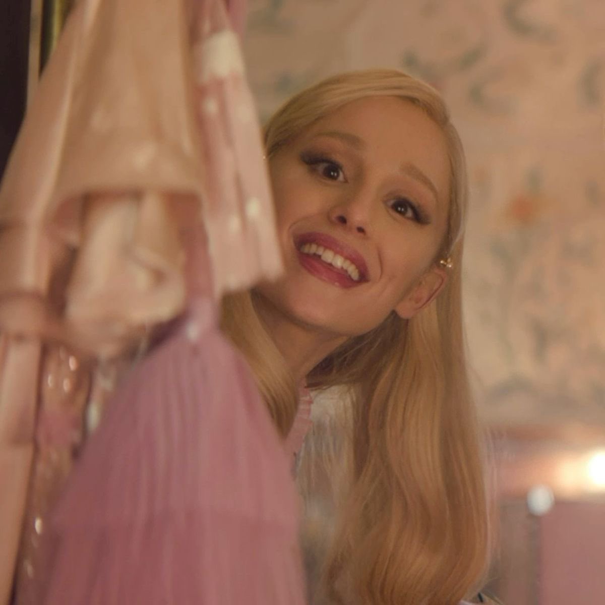 for ariana♡ tweet media