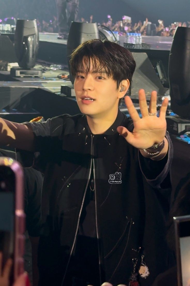 24 to 25 reasons to love Kim Seungmin 
— a thread