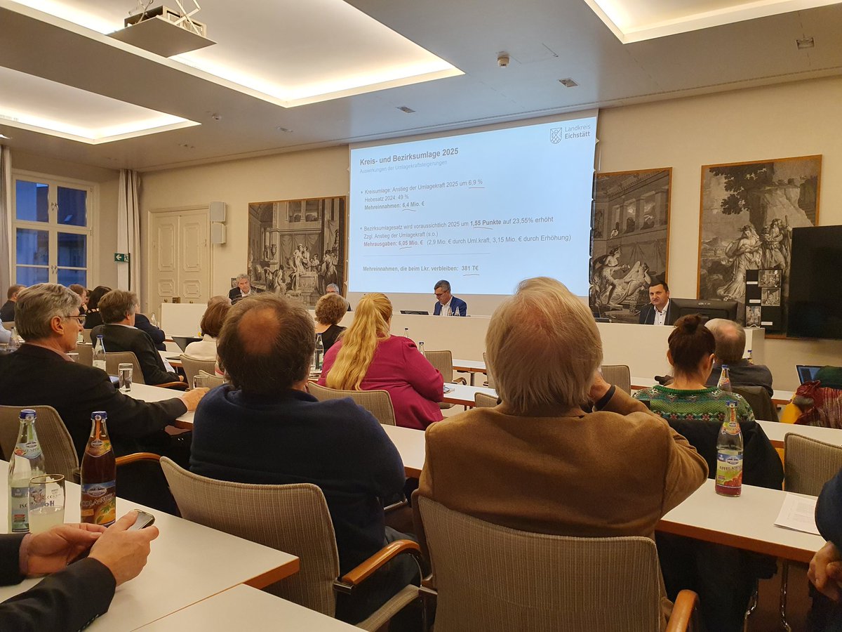 schoenthomas's tweet photo. Kreistag, Kliniken und Budget. Weniger Schulden als erwartet, aber immer noch zu viel. #SchönFürDich https://t.co/yDmJnqzfMA