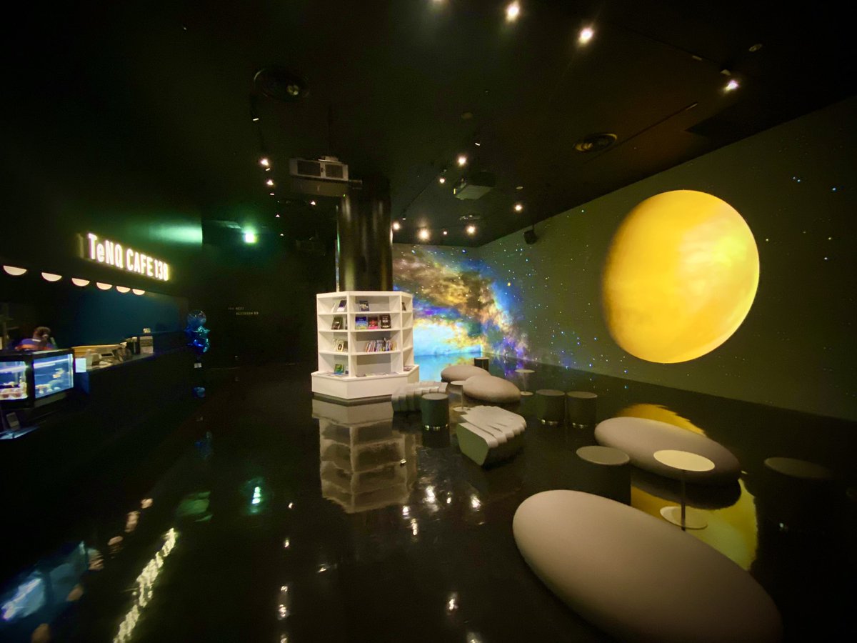 bar_hoshizooo's tweet photo. 【TeNQさんコラボのご報告】
先日リニューアルオープンした『Space Travelium TeNQ』さんとコラボが決定致しました！
｢地球&amp;月マフィンバーガー｣
｢星のおつまみラスク｣
カフェでいつでも食べれます！
そして月旅行🌙VR凄すぎです！
是非遊びに行って下さいネ☺️
#TeNQ #星蔵  #惑星マフィンバーガー https://t.co/O8oDEk2HFx