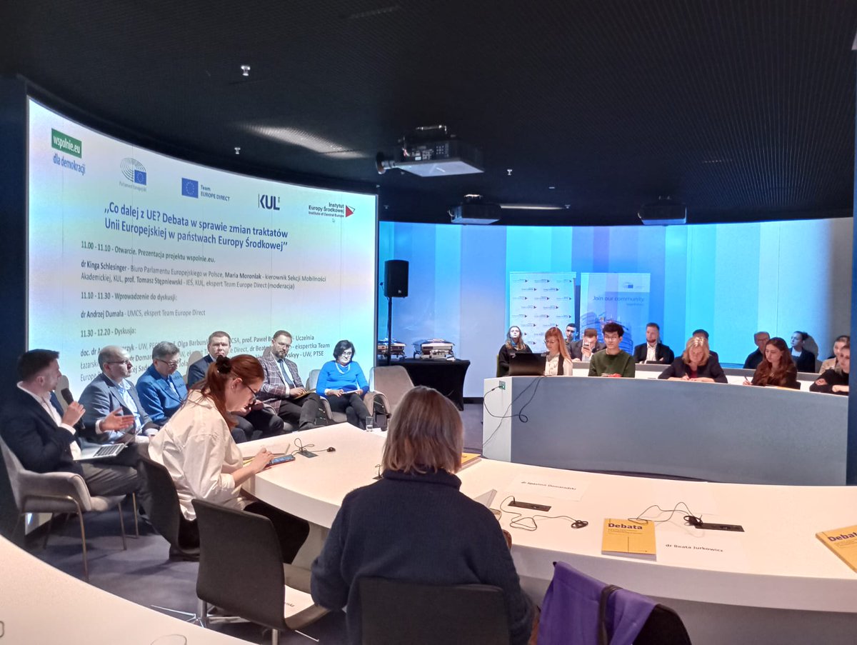 Za nami debata społeczności #wspolnieeu „Co dalej z UE? Debata w sprawie zmian traktatów UE w państwach Europy Środkowej”. W centrum #EuropaExperience dyskutowaliśmy o przyszłości UE i wyzwaniach stojących przed państwami członkowskimi. Dziękujemy za aktywny udział w dyskusji!