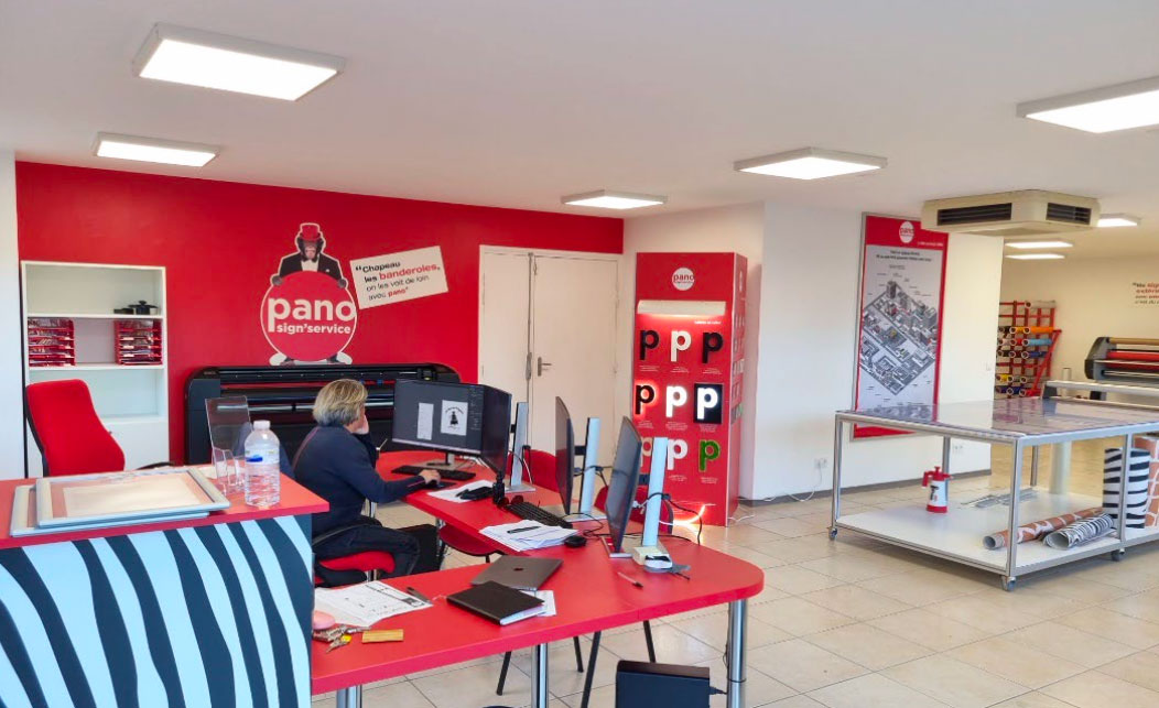 FranchiseFrance's tweet photo. En quelques mois, le réseau national spécialiste de la signalétique @PANO_Group a ouvert 6 agences aux 4 coins de l'hexagone, une dynamique à découvrir sur @FranchiseFrance : https://t.co/F48T9Qs96h
#réussirenfranchise https://t.co/4zijoukNn9