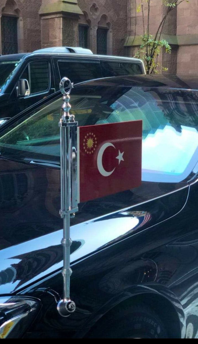 Ve
Tekrar test edildi ki
Bu ülkede tek bir mülteci de kalmasa
Enflasyon %1 olsa
85 milyonun evinin musluğundan
24 saat yağ bal süt aksa
Asgari ücret 50 bin lira olsa

Şu makam aracı..
Cuma günleri cami avlusunda görüldüğü sürece..

Erdoğan'dan
nefret etmeye devam edecekler.