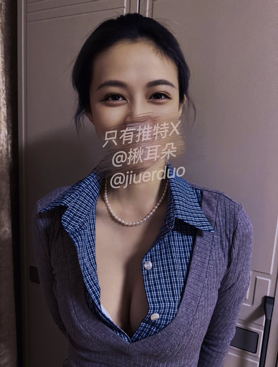 福利姬揪耳朵分享的黄推图片3 - 网红私拍内容