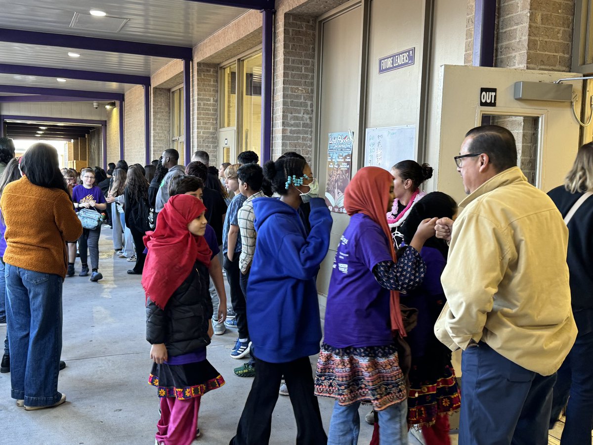 NISDHobby's tweet photo. Its Camp Hobby time! Welcome Future Hawks from Blattman, Howsman and Colonies North Elementary! #CampHobby #PositivePurplePower @ElCarranco1 https://t.co/GIEEQc8WaQ