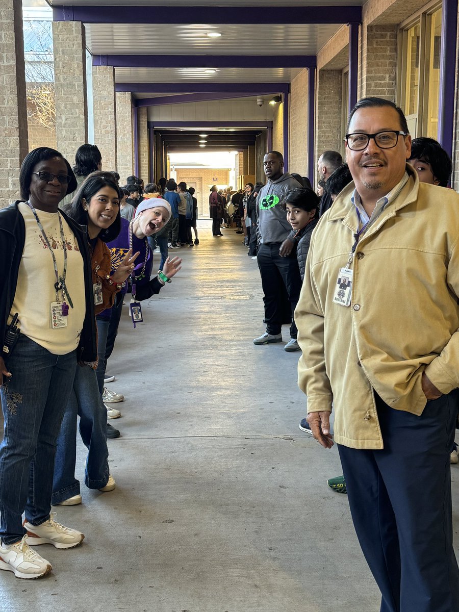 NISDHobby's tweet photo. Its Camp Hobby time! Welcome Future Hawks from Blattman, Howsman and Colonies North Elementary! #CampHobby #PositivePurplePower @ElCarranco1 https://t.co/GIEEQc8WaQ