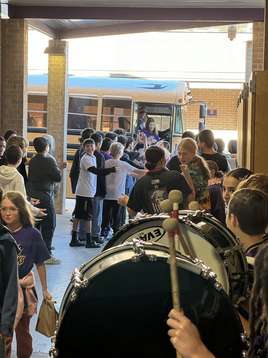 NISDHobby's tweet photo. Its Camp Hobby time! Welcome Future Hawks from Blattman, Howsman and Colonies North Elementary! #CampHobby #PositivePurplePower @ElCarranco1 https://t.co/GIEEQc8WaQ