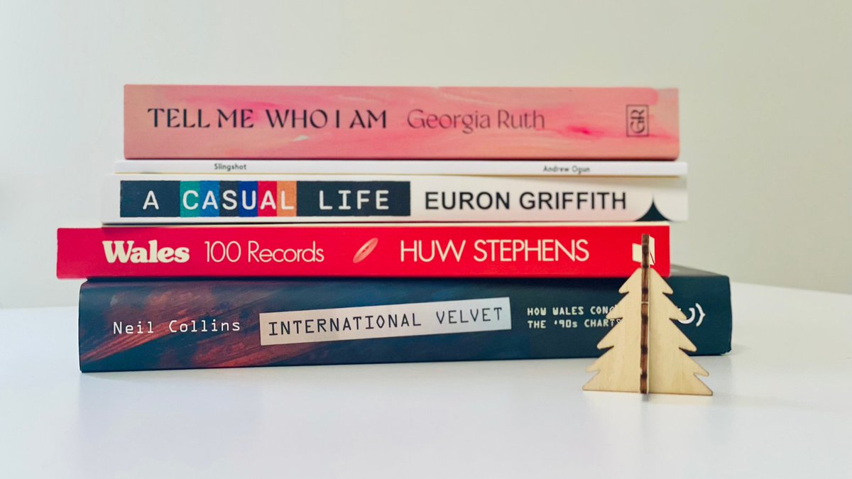 📚Gift Guide: Books for music lovers📚 

Looking for Christmas gifts?  Here are 5 books that would make perfect gifts for music lovers👇

🔗amam.cymru/carudarllen/gi…