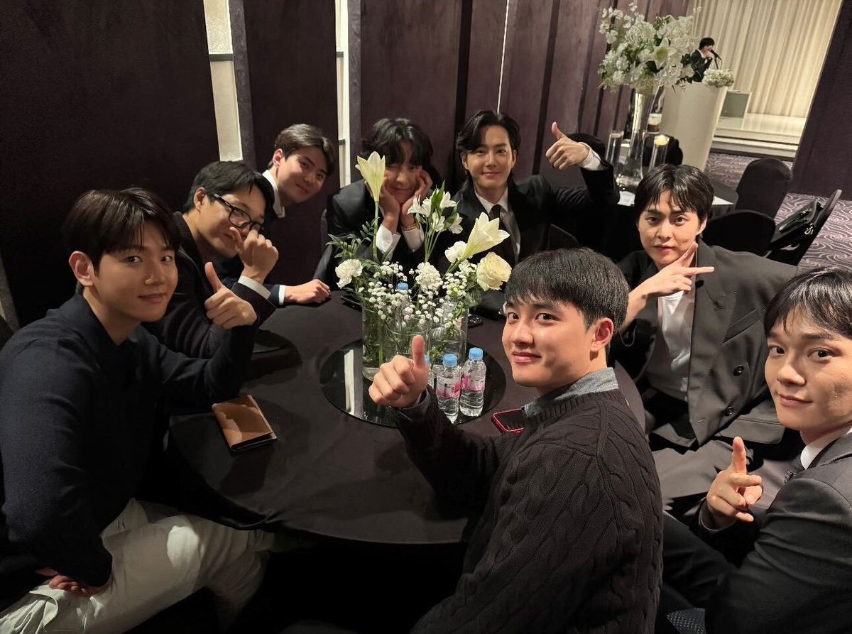 exoforever4812's tweet photo. 1 year ago but why does it feel like a century ๐ฅฒ๐
#EXO #MissingExo https://t.co/9CBHyooWUm