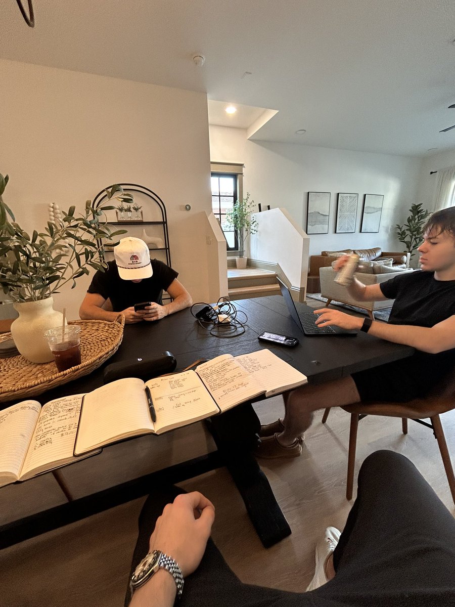 justbarko's tweet photo. POV: in your 20s, renting the most expensive airbnb on the block, plotting on making millions, in person networking, closing deals all day long https://t.co/w71lAmvFGK
