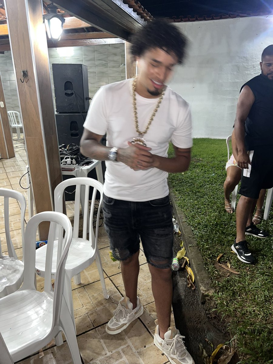 bren_oficial23's tweet photo. Amanhã lançamento de álbum vai ter música nova 🧏🏾‍♂️ https://t.co/UiPyyl4NKw