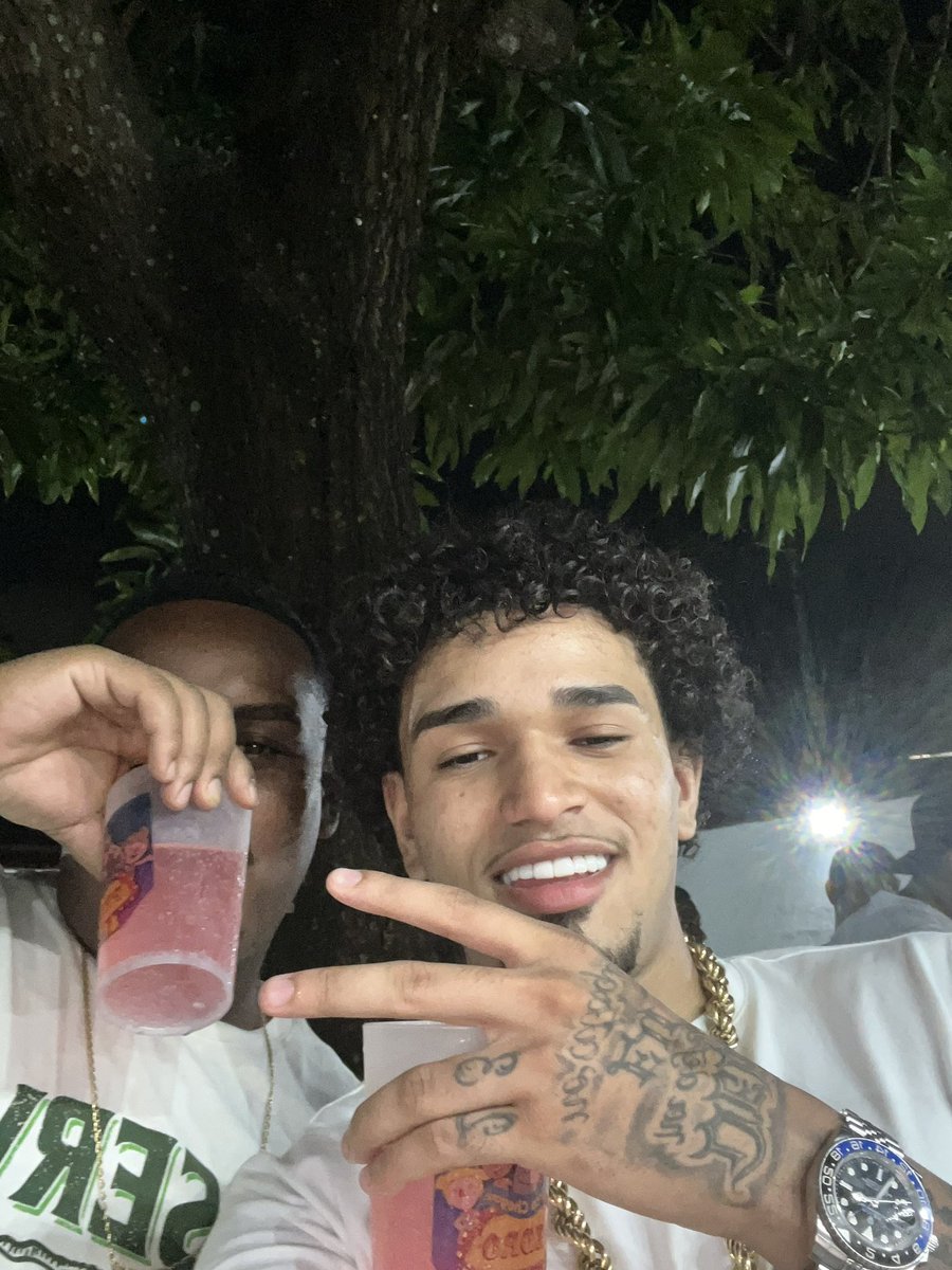 bren_oficial23's tweet photo. Amanhã lançamento de álbum vai ter música nova 🧏🏾‍♂️ https://t.co/UiPyyl4NKw