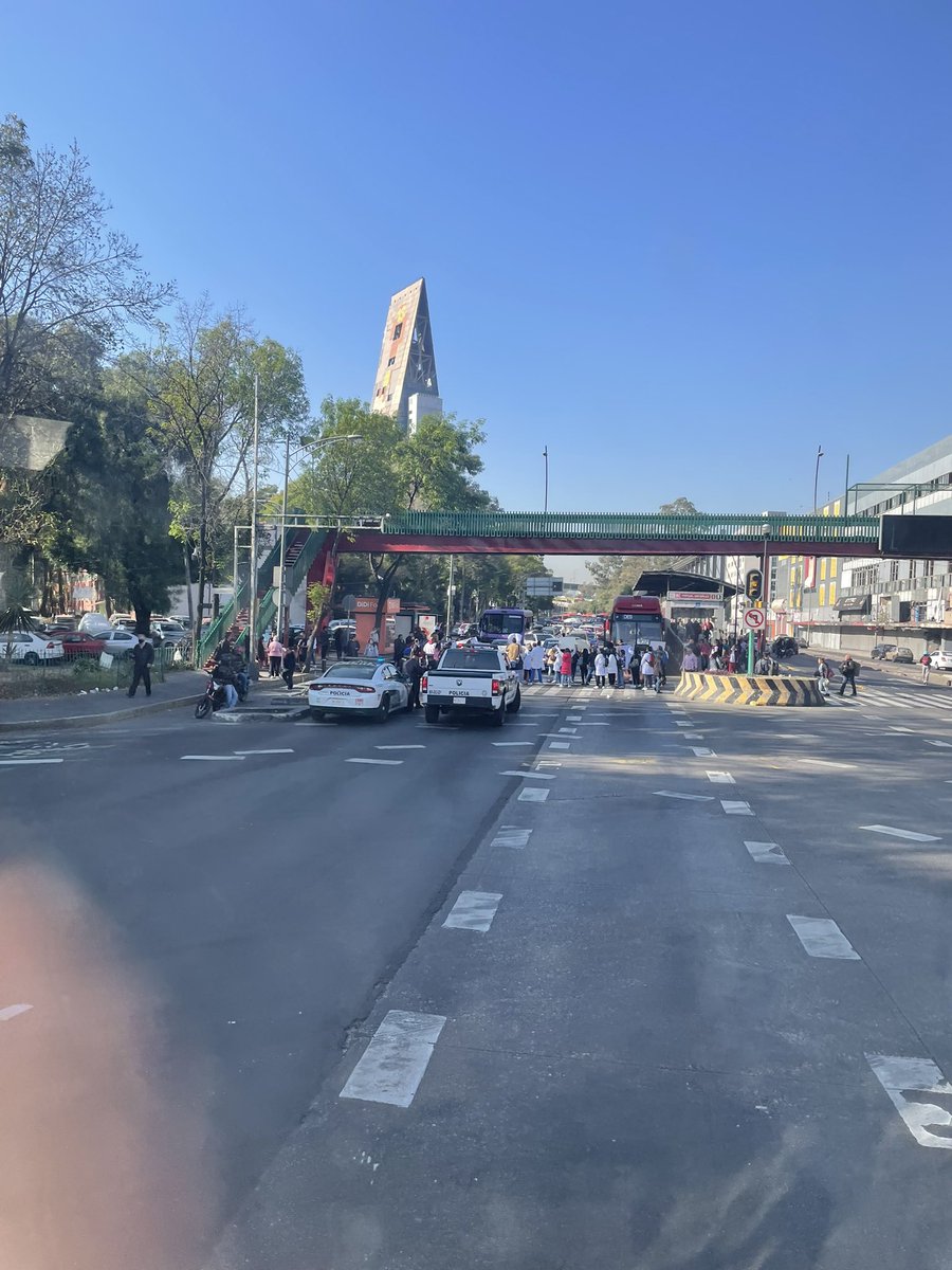 csardlapc's tweet photo. #AvdelosInsurgentes dir Nte cerrado por manifestantes a la altura de #Tlatelolco eje 2 nte Manuel González https://t.co/8QEP27tXZs
