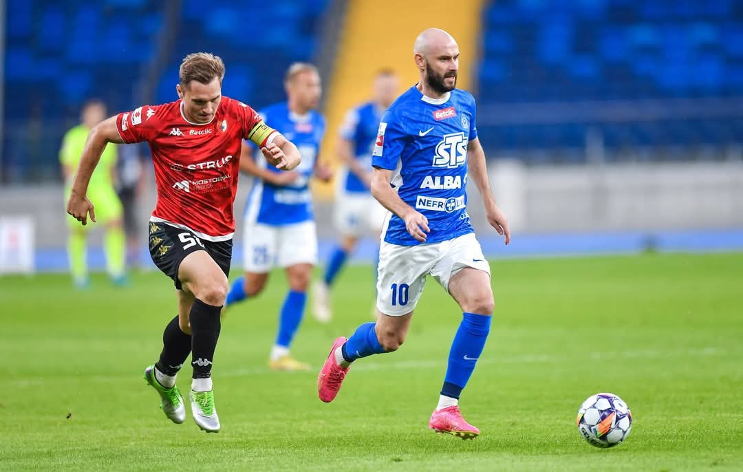 "Piłkarska 3" z <a href="/RuchChorzow1920/">Ruch Chorzów</a> w roli głównej! W studiu trener <a href="/dszulczek/">Dawid Szulczek</a> i Filip Starzyński 💪 
Będzie nie tylko o <a href="/_1liga_/">Betclic 1 Liga</a> 
📺 Wtorek 17.45 TVP3 Katowice