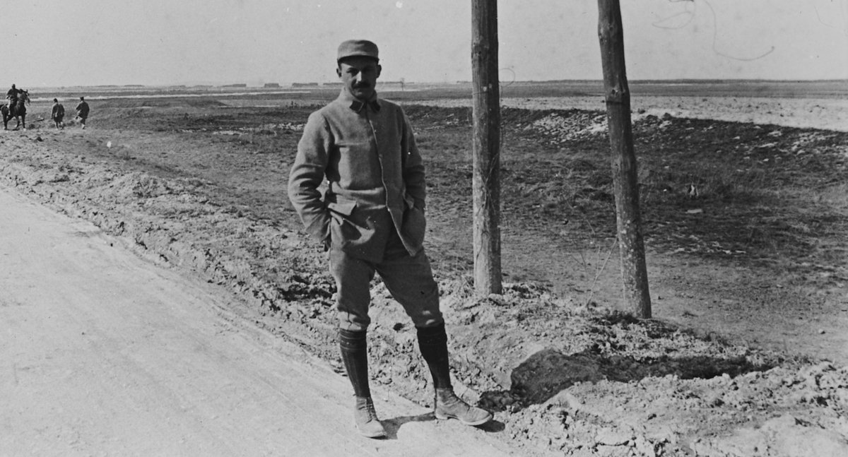 Le 20 décembre 1917, quelque part dans l'est de la France, mourait pour la France Lucien Petit-Breton. 

À 35 ans, il laissait une veuve, trois orphelins, et le souvenir d'un champion cycliste hors du commun.