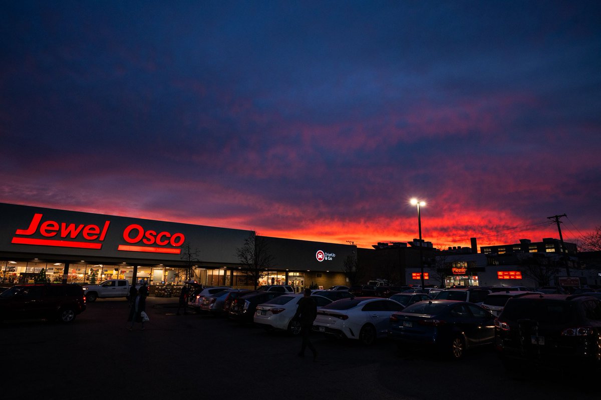 Good news, Chicago: Our earliest sunset is behind us. Sunday marked the earliest sunset of the year, around 4:21 p.m. Monday’s sunset will be roughly one second later buff.ly/4f6zfDz