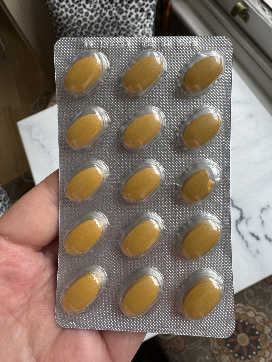 yostrt's tweet photo. One of these things is not like the other… @BootsUK #qualitycontrol #vitamins https://t.co/uWDrOV3V0x