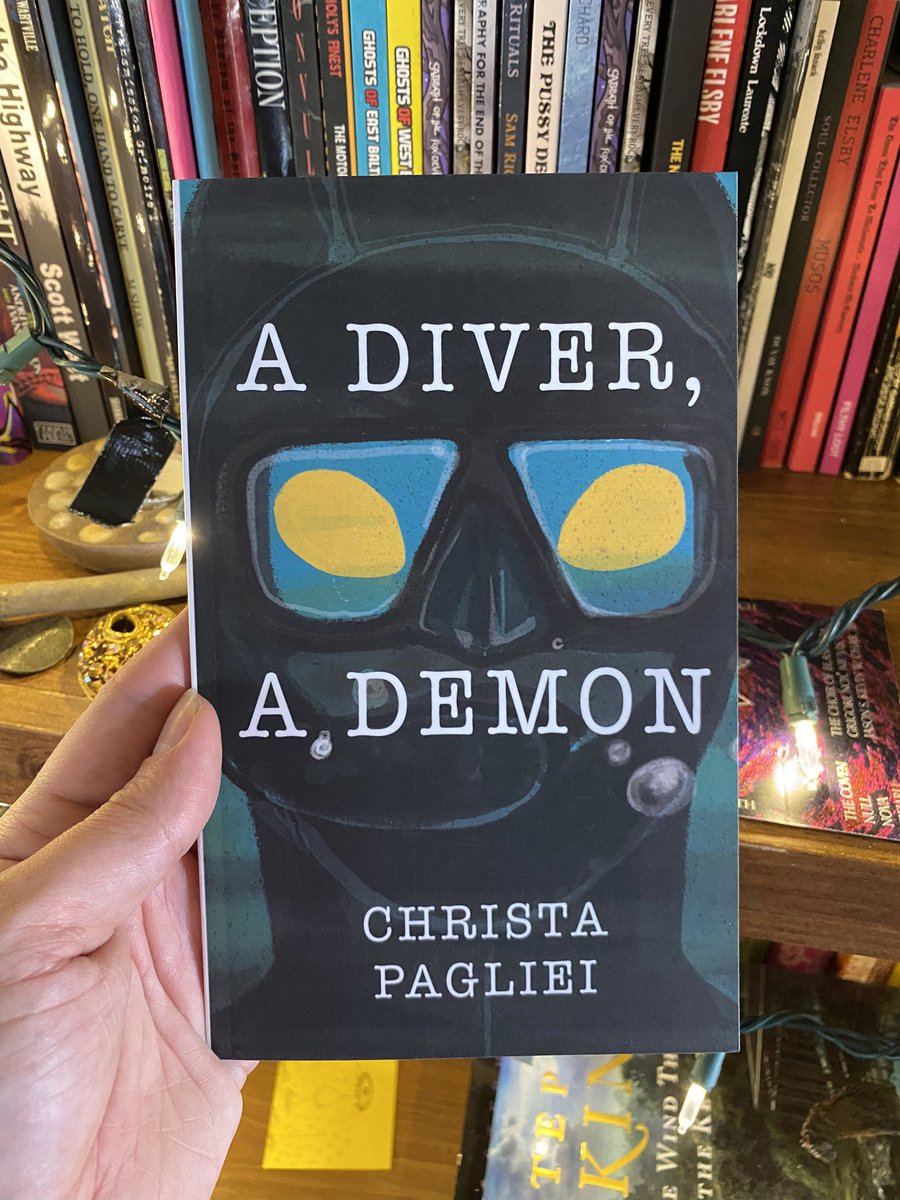 CastaignePub's tweet photo. A Diver,
A Demon

Christa Pagliei 

Like a classic episode of The Twilight Zone, lavishly illustrated.

There’s something in the Hudson River… https://t.co/4mxDmMzXRE