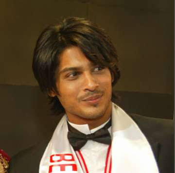 Krish_Hearts's tweet photo. Modeling is an art; every post is my masterpiece.

19 YRS OF SID'S WBM TITLE
#SidharthShukla #SidHearts https://t.co/Jd4jXfSY7N