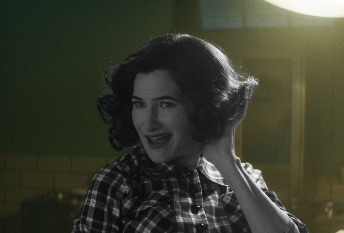 Kathryn Hahn foi indicada para Melhor Performance de uma Atriz Feminina em uma Série de TV por seu papel como Agatha Harkness em #AgathaAllAlong no

#GoldenGlobes.