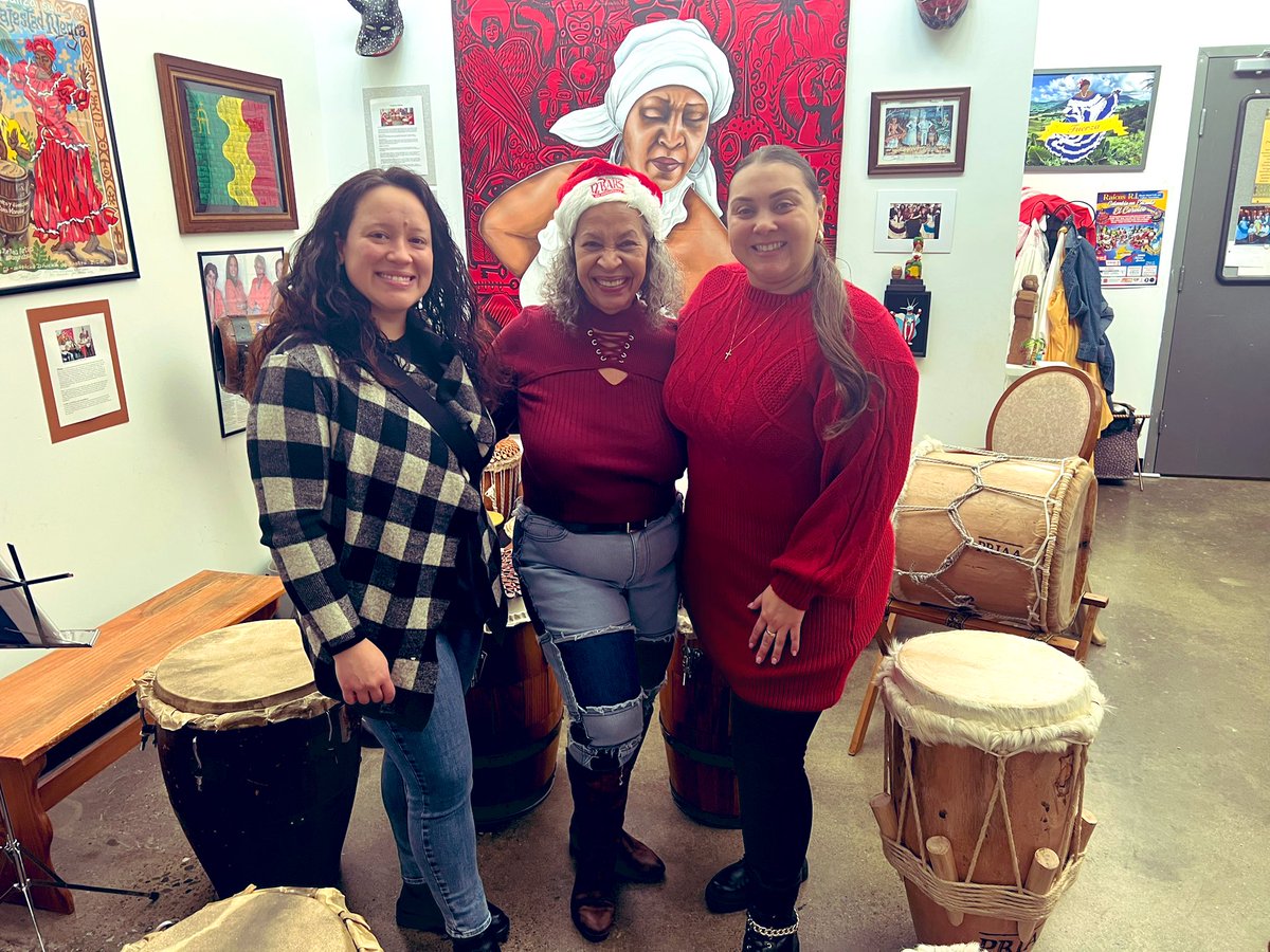 SANDRISCANO's tweet photo. Yesterday, I supported the 2nd Annual Small Business Holiday Stroll at Hope Artiste Village! It’s truly the #SeasonofSmall I had a wonderful time supporting local vendors &amp; picking up some fantastic gifts. Events like this remind us how vibrant  our small business community is 👇 https://t.co/8EQKxgk8Dy