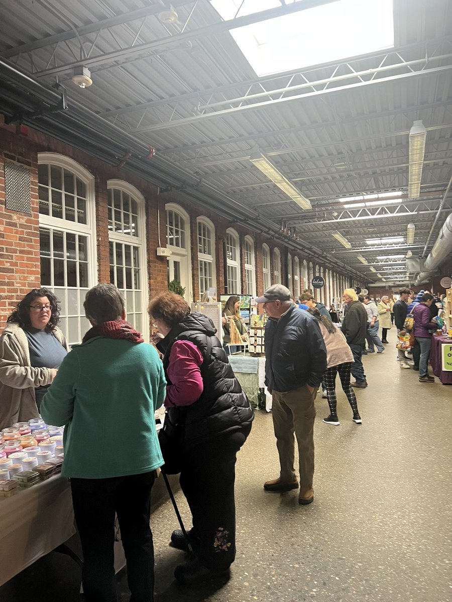 SANDRISCANO's tweet photo. Yesterday, I supported the 2nd Annual Small Business Holiday Stroll at Hope Artiste Village! It’s truly the #SeasonofSmall I had a wonderful time supporting local vendors &amp; picking up some fantastic gifts. Events like this remind us how vibrant  our small business community is 👇 https://t.co/8EQKxgk8Dy