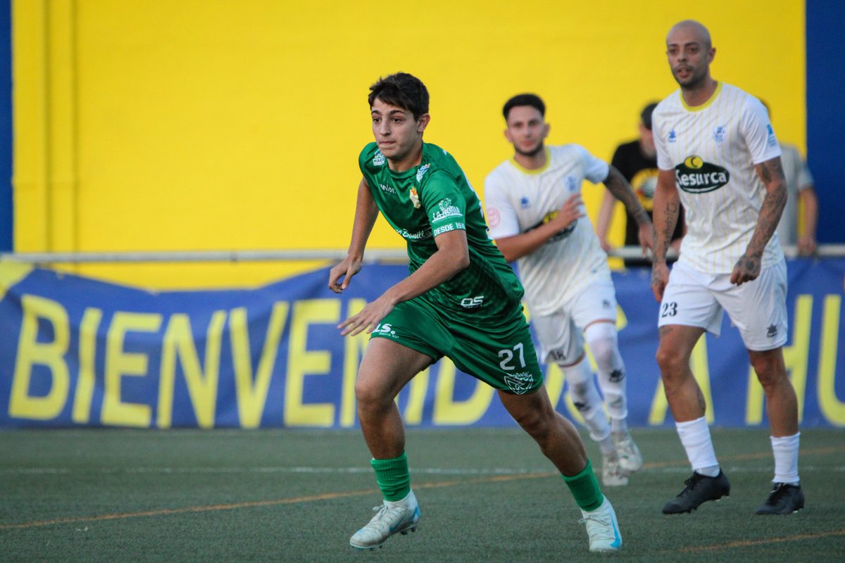 MartosClubDptv's tweet image. Aarón Ortega, jugador de nuestro filial, debutó en 3ª RFEF el pasado sábado frente al Atlético Malagueño. 

Semanas atrás, en la jornada 4, también lo hizo Siso Mena en Huétor Tajar.

¡Nuestros jóvenes vienen pisando fuerte!

#SúbeteATercera
#MartosClubDeportivo