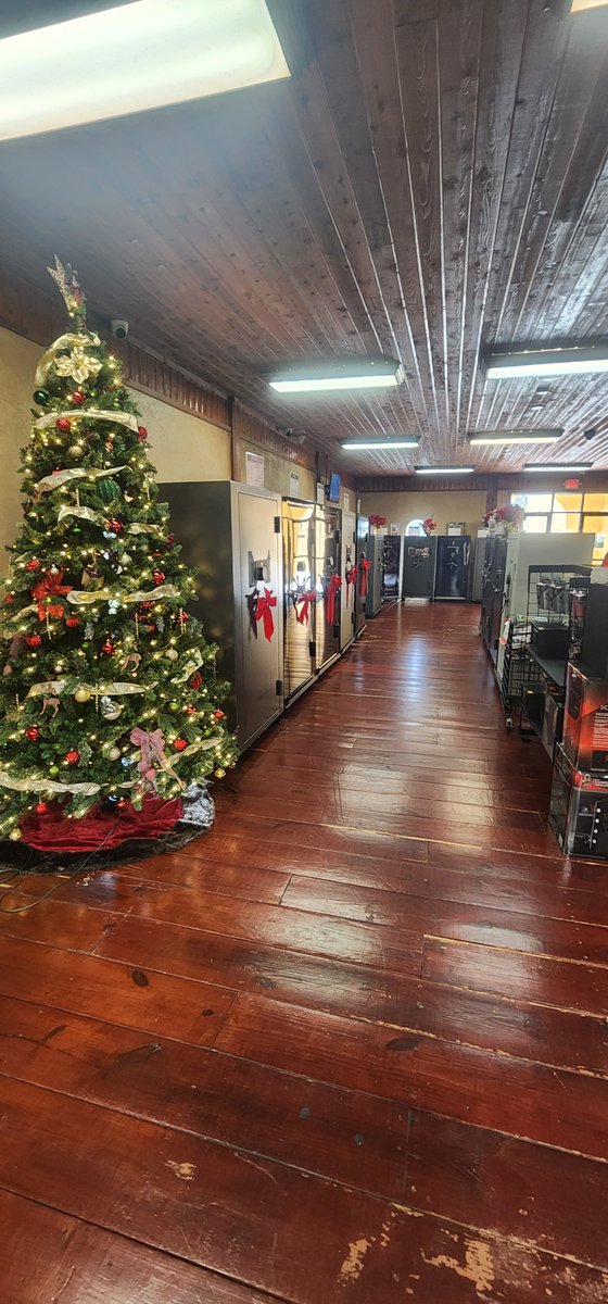 FLGX's tweet image. Our halls are always decked!😎🎄🎅
Our holiday sale is going on now, shop online at floridagunexchange.com for the lowest prices of 2024 -  while supplies last!
#sales #firearms #holidaysales #onlineshopping #smallbusiness #deals